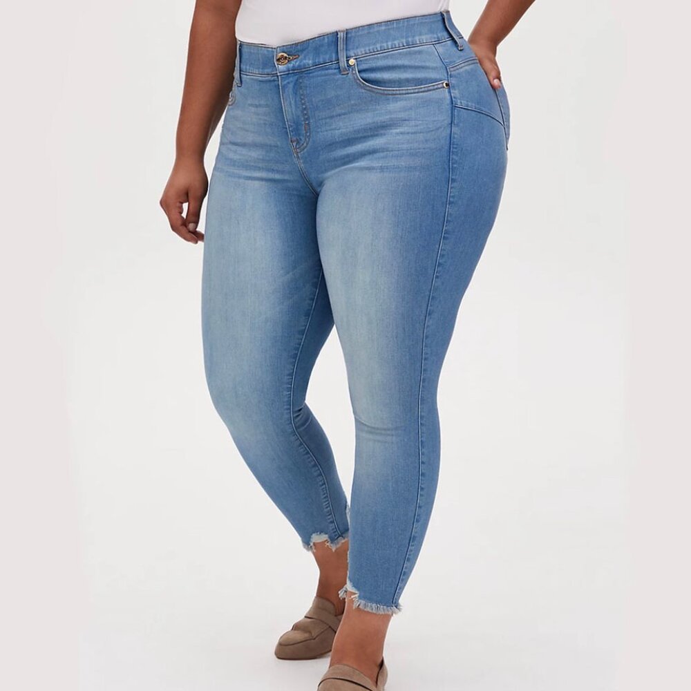 Torrid Light Wash Bombshell Skinny Jeans